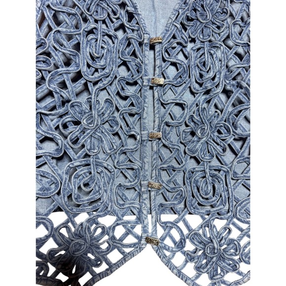 Life Style by LEI Women XL Blue Denim Floral Cutout Button Front Vest Upcycled - Picture 2 of 9